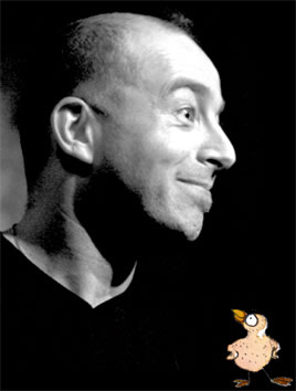 Hervé Lapalud et son oiseau